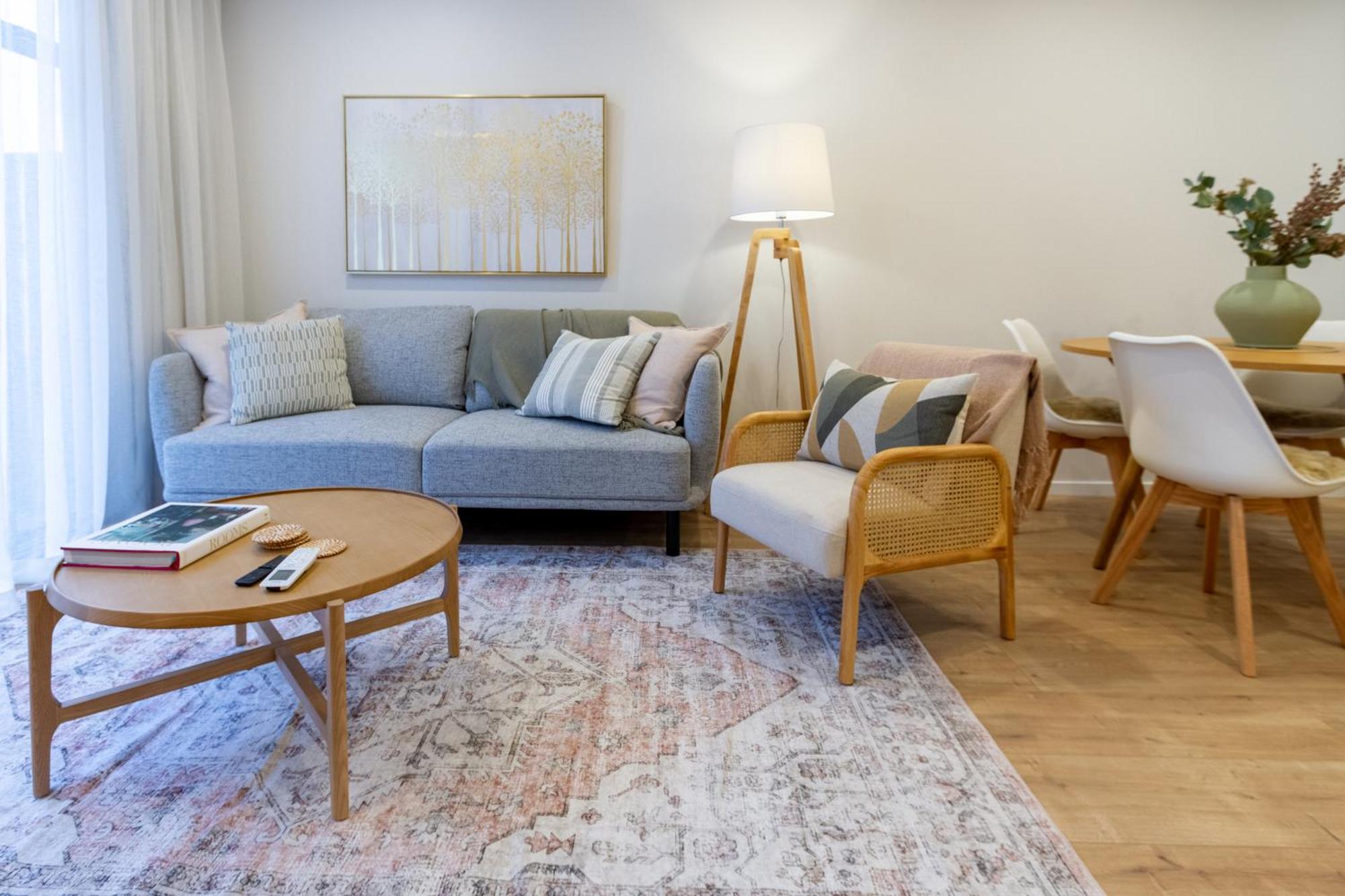 Stylish 3 Bedroom In Prime With Garage Apartment Christchurch
