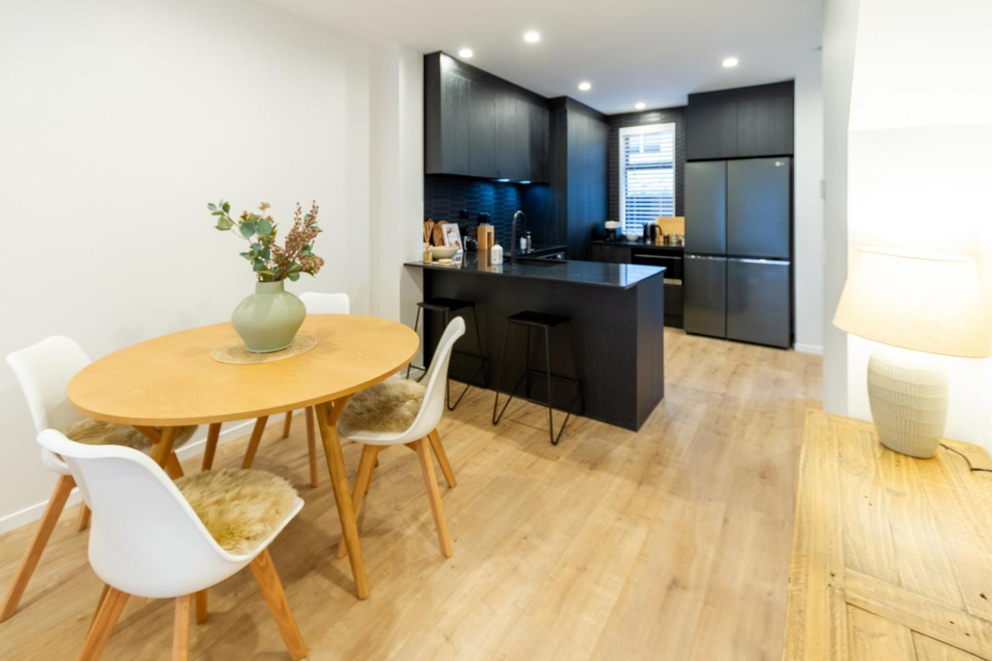 Stylish 3 Bedroom In Prime With Garage Apartment