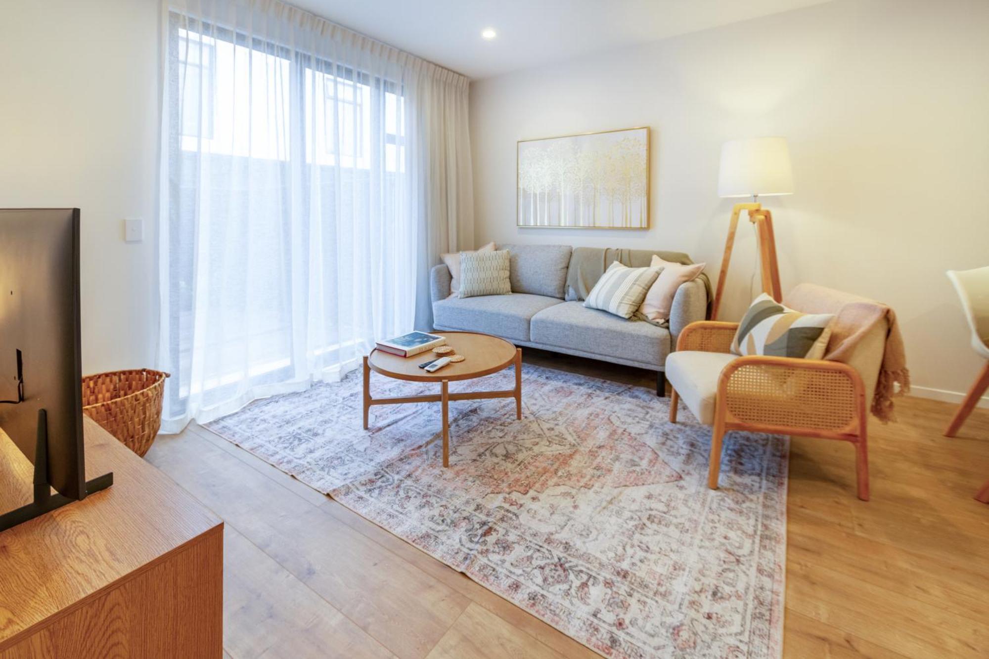 Apartment Stylish 3 Bedroom In Prime With Garage *