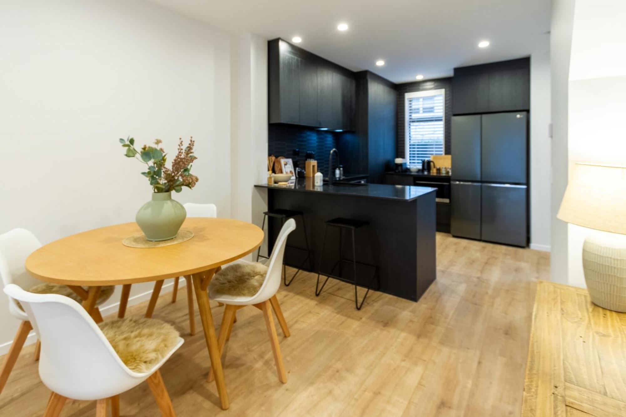 Apartment Stylish 3 Bedroom In Prime With Garage Christchurch