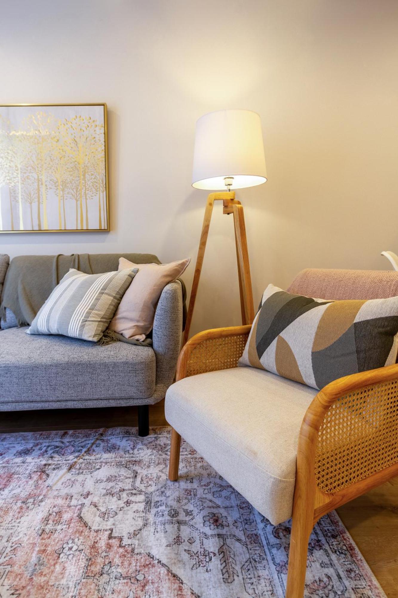 Stylish 3 Bedroom In Prime With Garage