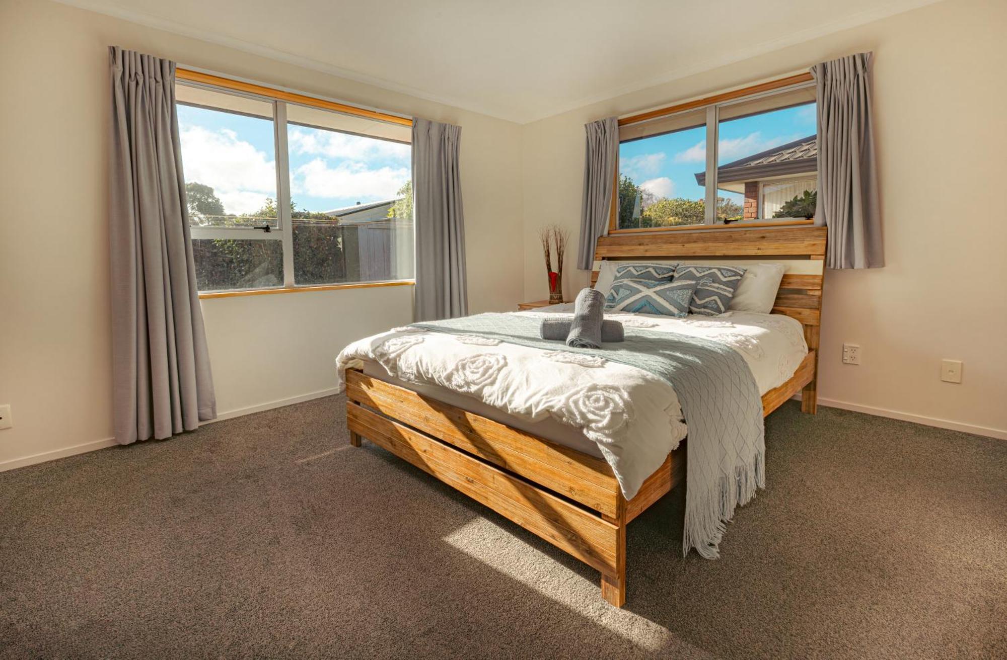 Holiday home Convenient Westfield House 3bedroom 2bath
