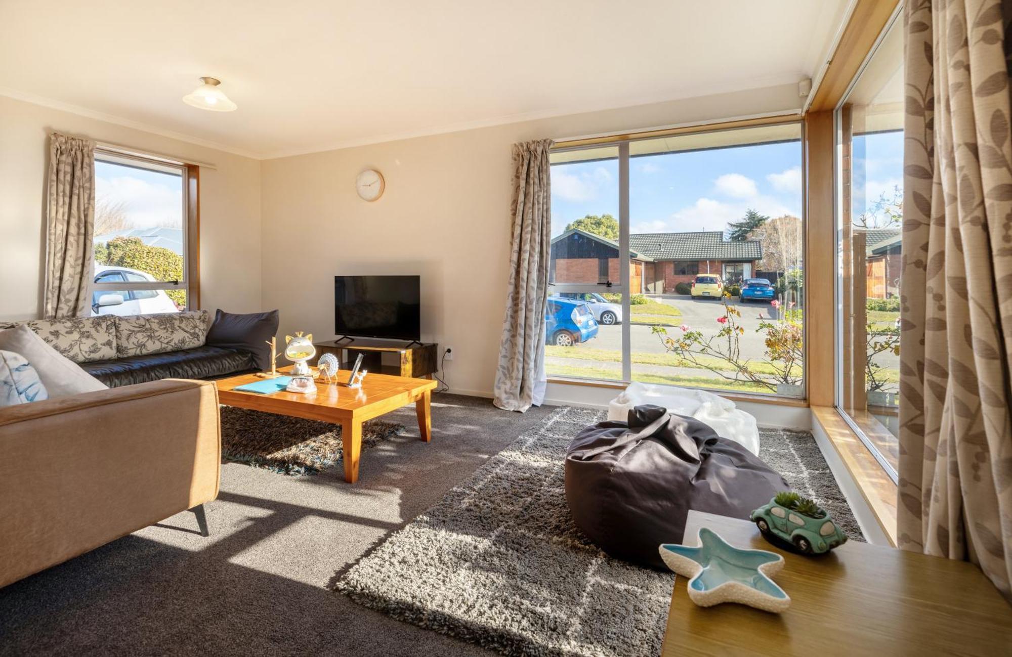 Convenient Westfield House 3bedroom 2bath Christchurch