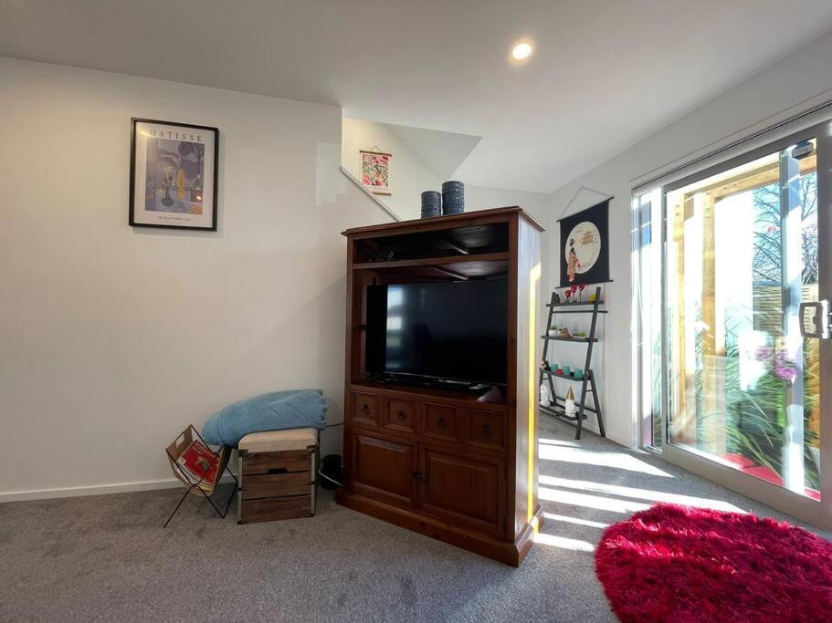 Cbd 2 Bedroom Parkside Living By Hagley With Free Parking *