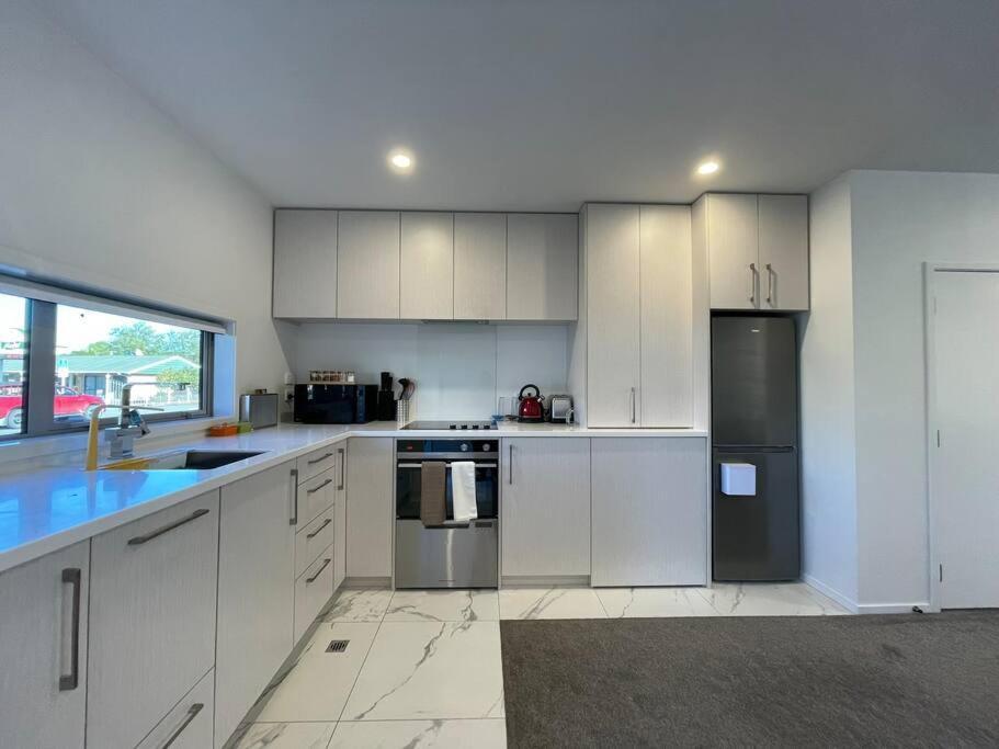 Cbd 2 Bedroom Parkside Living By Hagley With Free Parking *