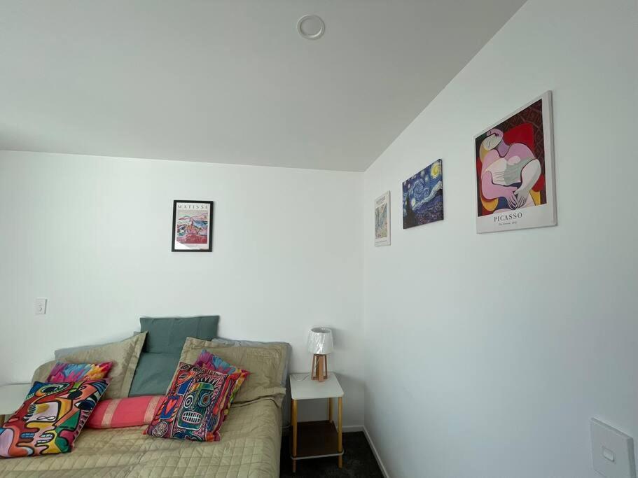 Cbd 2 Bedroom Parkside Living By Hagley With Free Parking