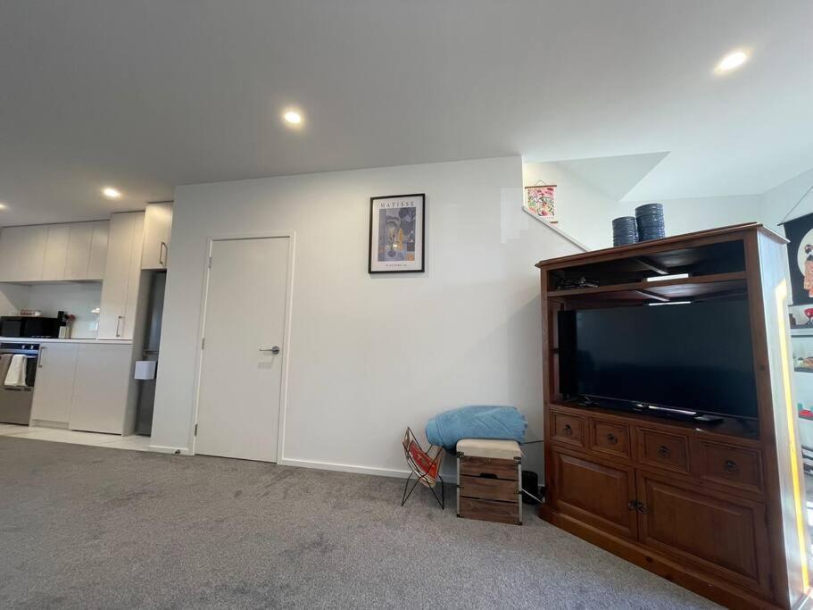 Casa de férias Cbd 2 Bedroom Parkside Living By Hagley With Free Parking