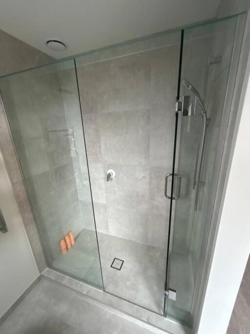 Holiday home Luxury 2 Bedroom Hideout Near Cbd,merivale Mall *
