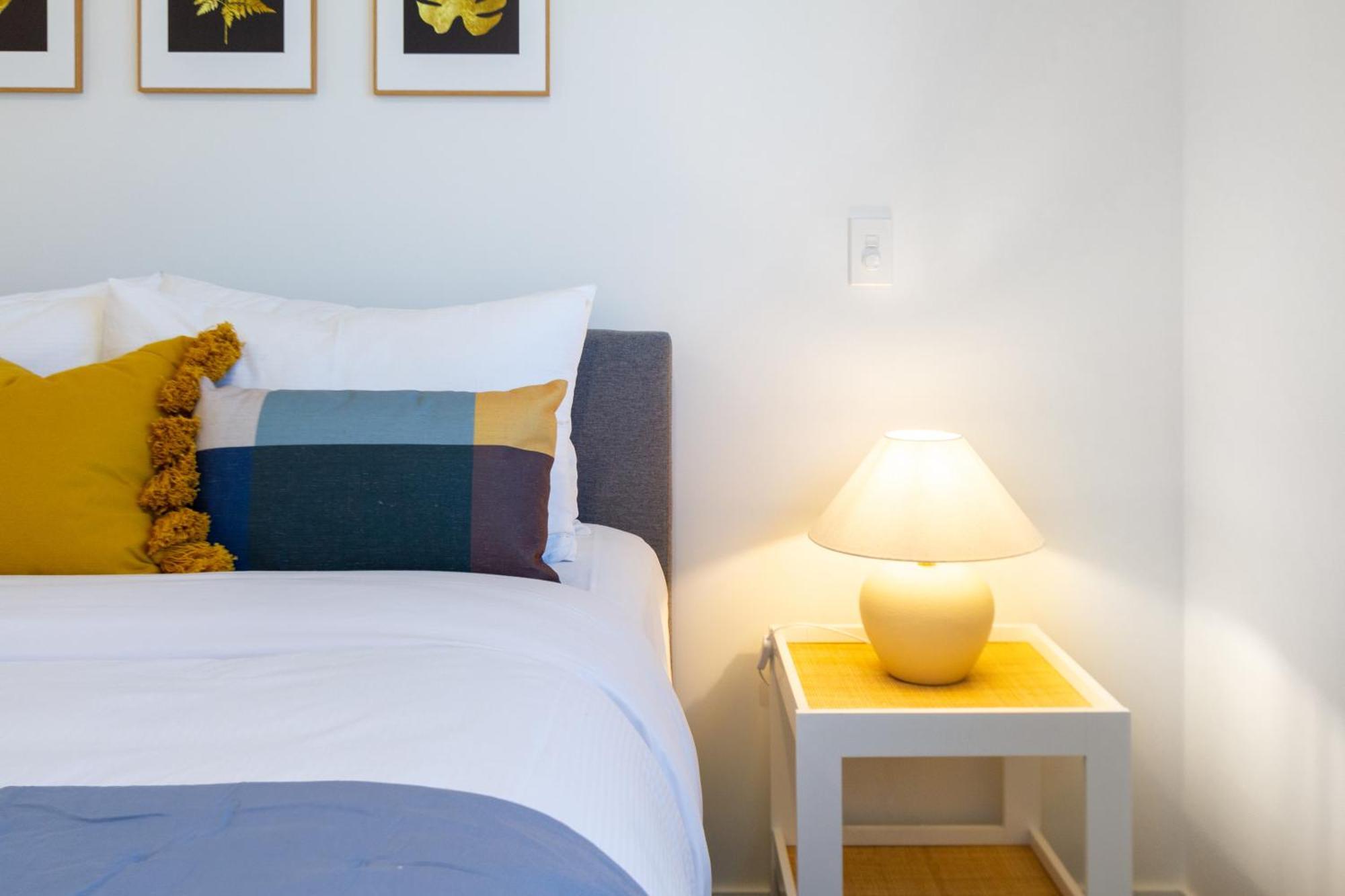 Walk To 2 Bed 2 Bath. Madras Street *
