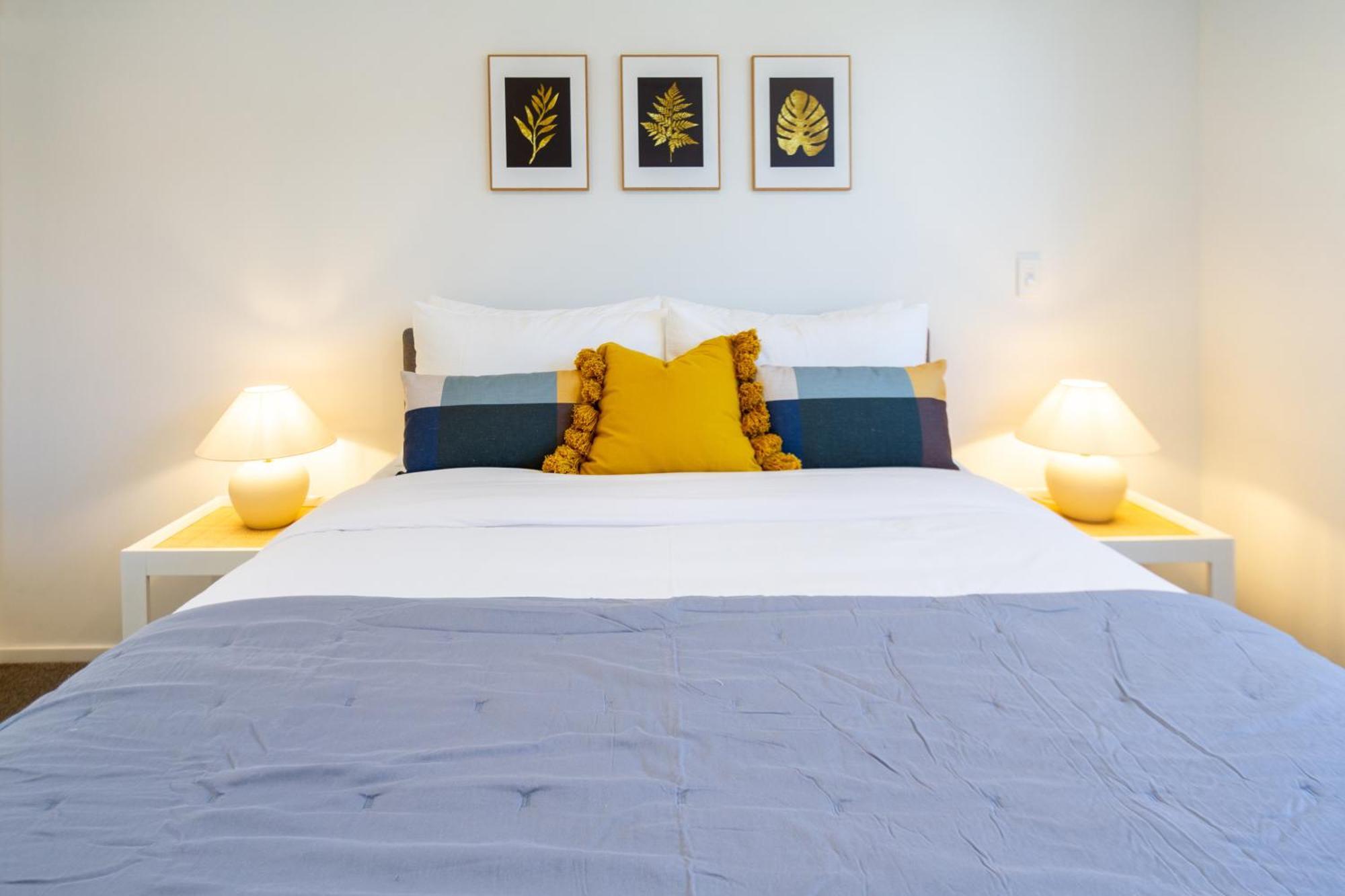 Walk To 2 Bed 2 Bath. Madras Street