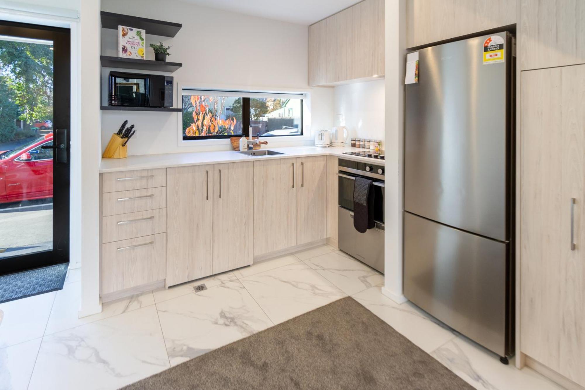 Walk To 2 Bed 2 Bath. Madras Street * Christchurch