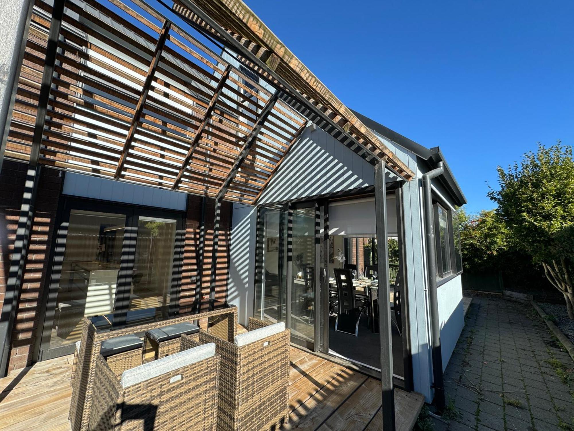 Airport Retreat 4br 8 Guests Holiday home