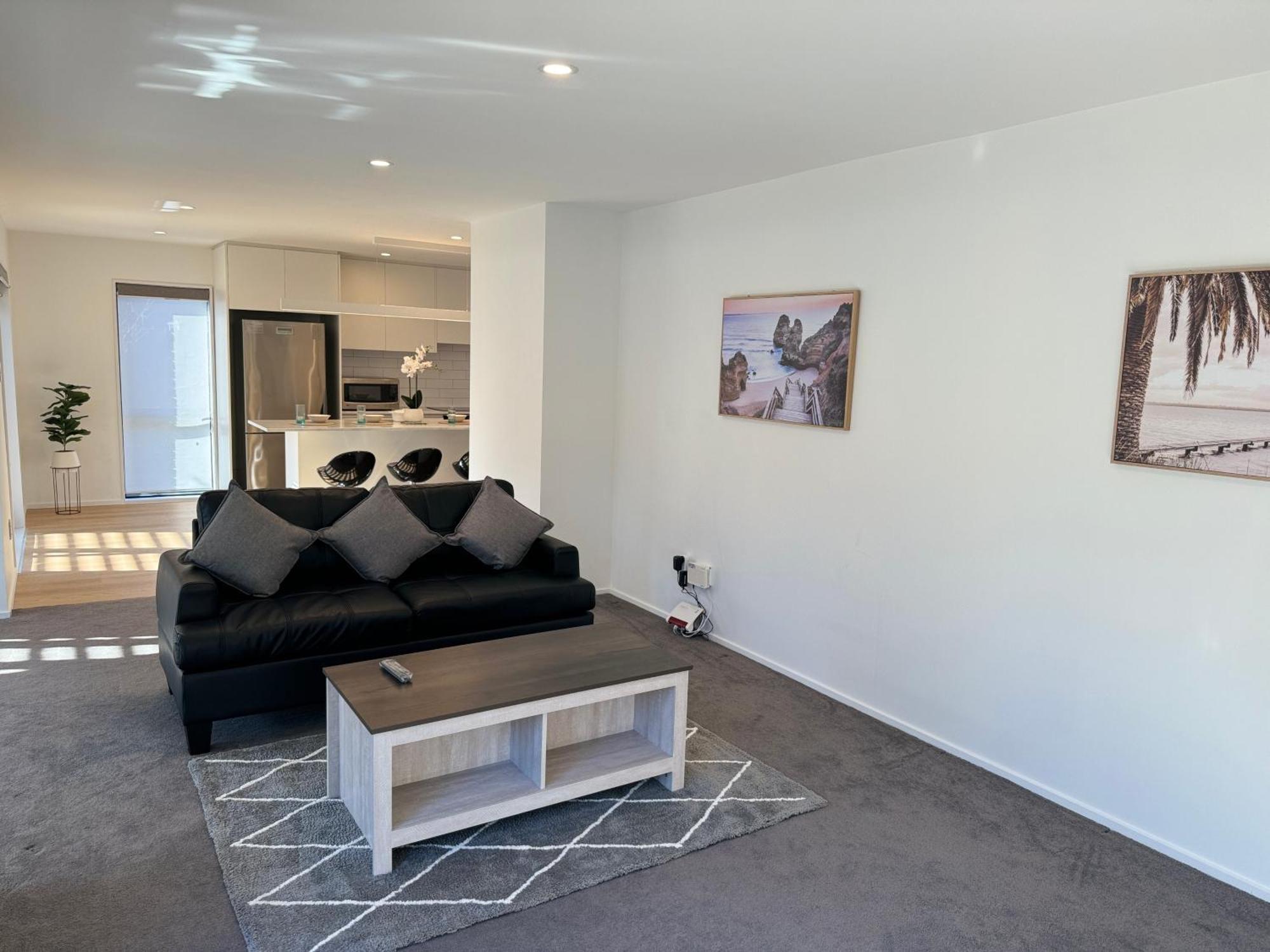 Airport Retreat 4br 8 Guests Holiday home