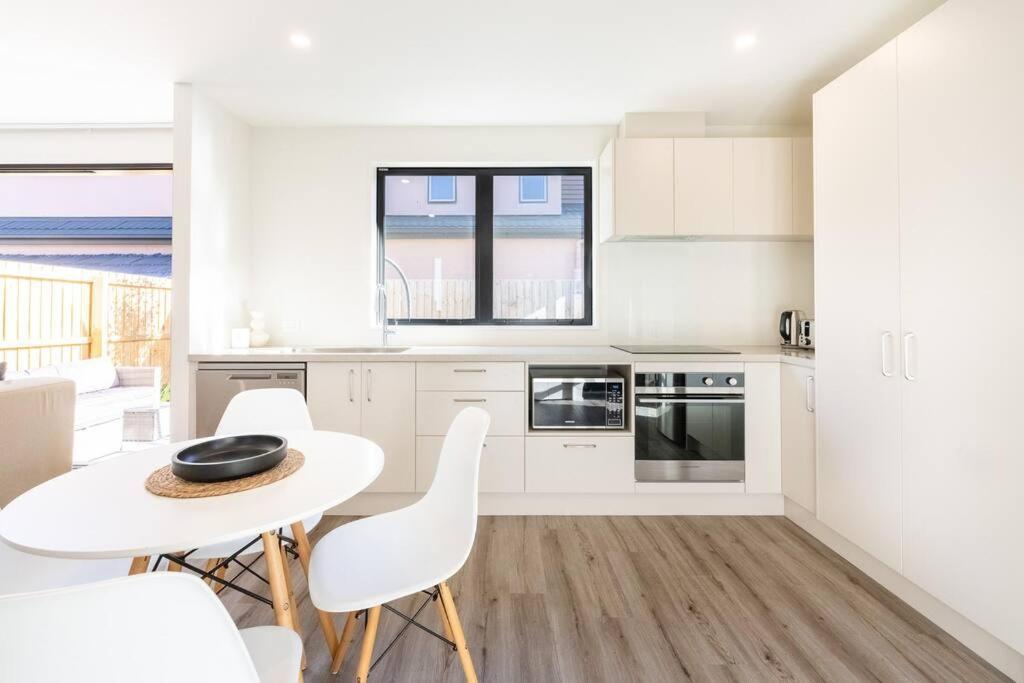 Apartment Brand New, Private & Townhouse