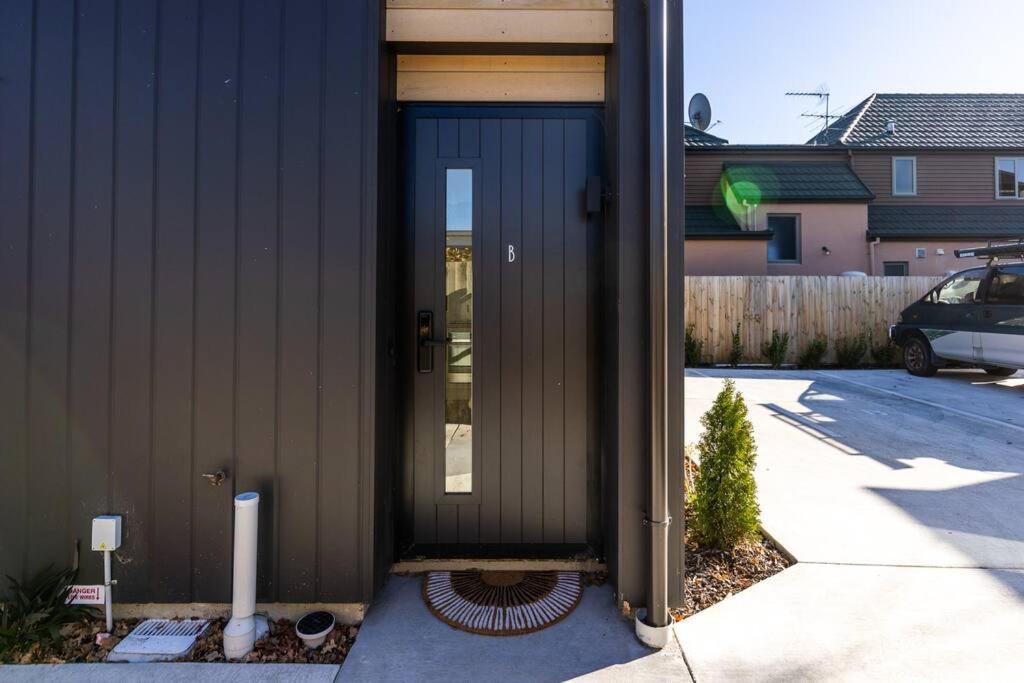 Brand New, Private & Townhouse *