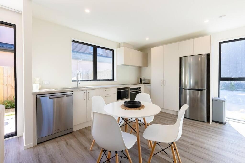 Brand New, Private & Townhouse * Christchurch