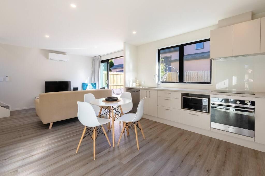 Apartment Brand New, Private & Townhouse