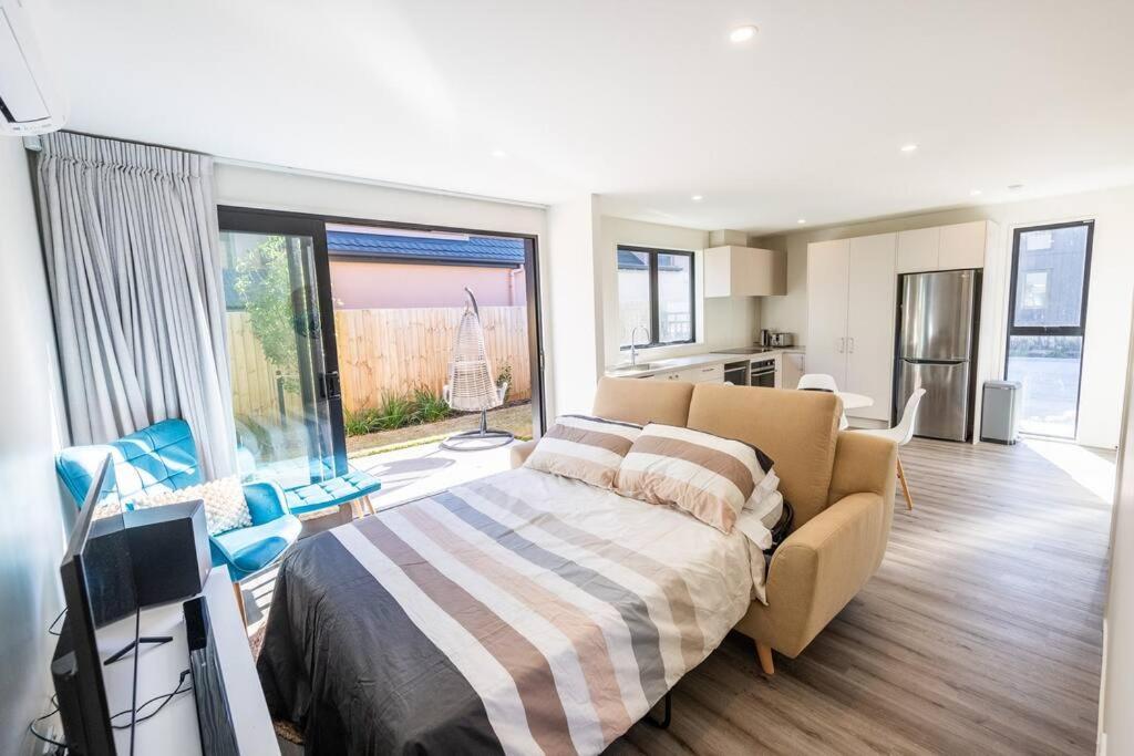 Brand New, Private & Townhouse Apartment *