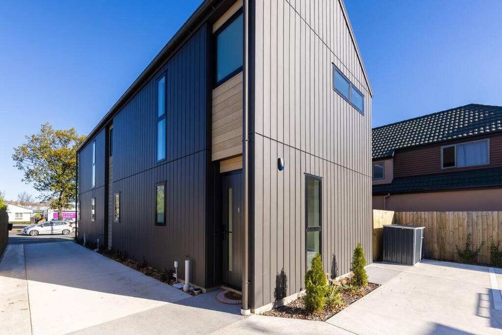 Brand New, Private & Townhouse Apartment *