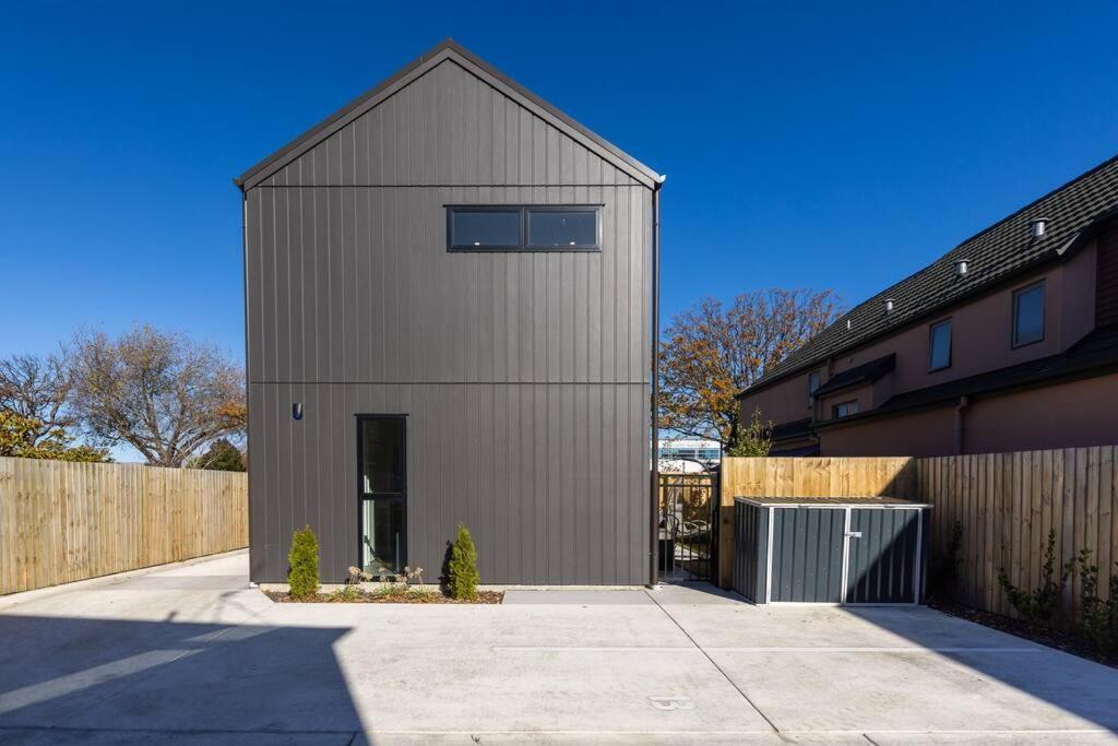 Brand New, Private & Townhouse Apartment