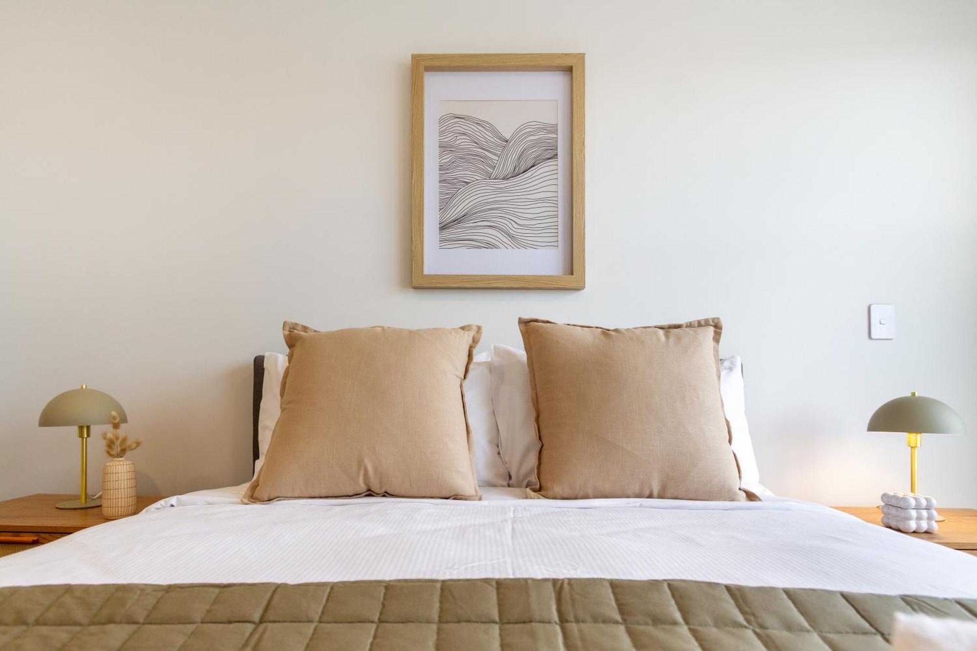 Apartment 2 Bed, 2 Bath W Sofa Bed - Great Cafes Nearby