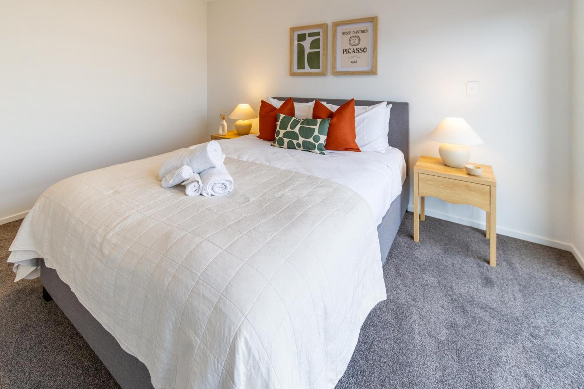 Apartment 2 Bed, 2 Bath W Sofa Bed - Great Cafes Nearby