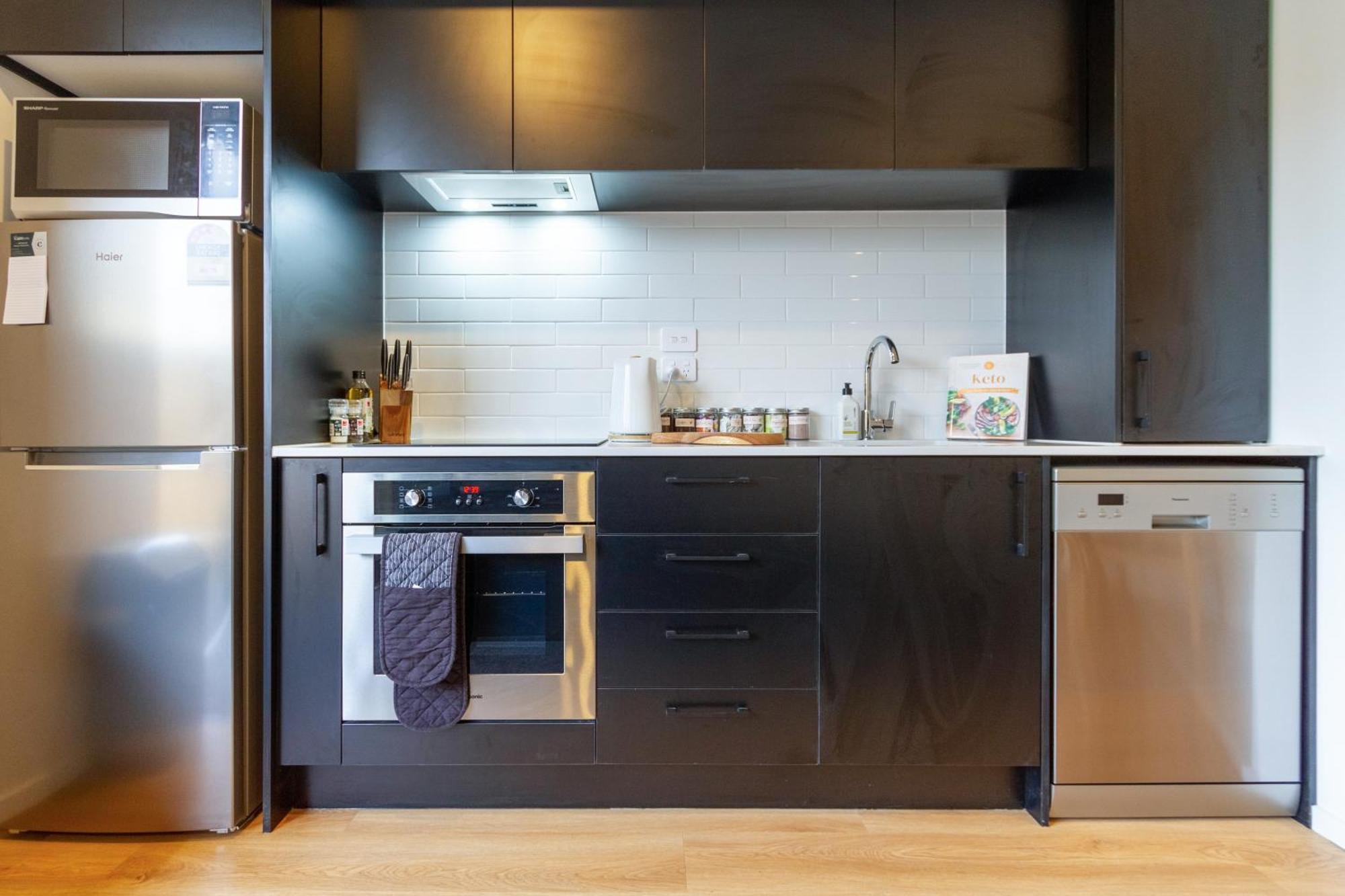 2 Bed, 2 Bath W Sofa Bed - Great Cafes Nearby *