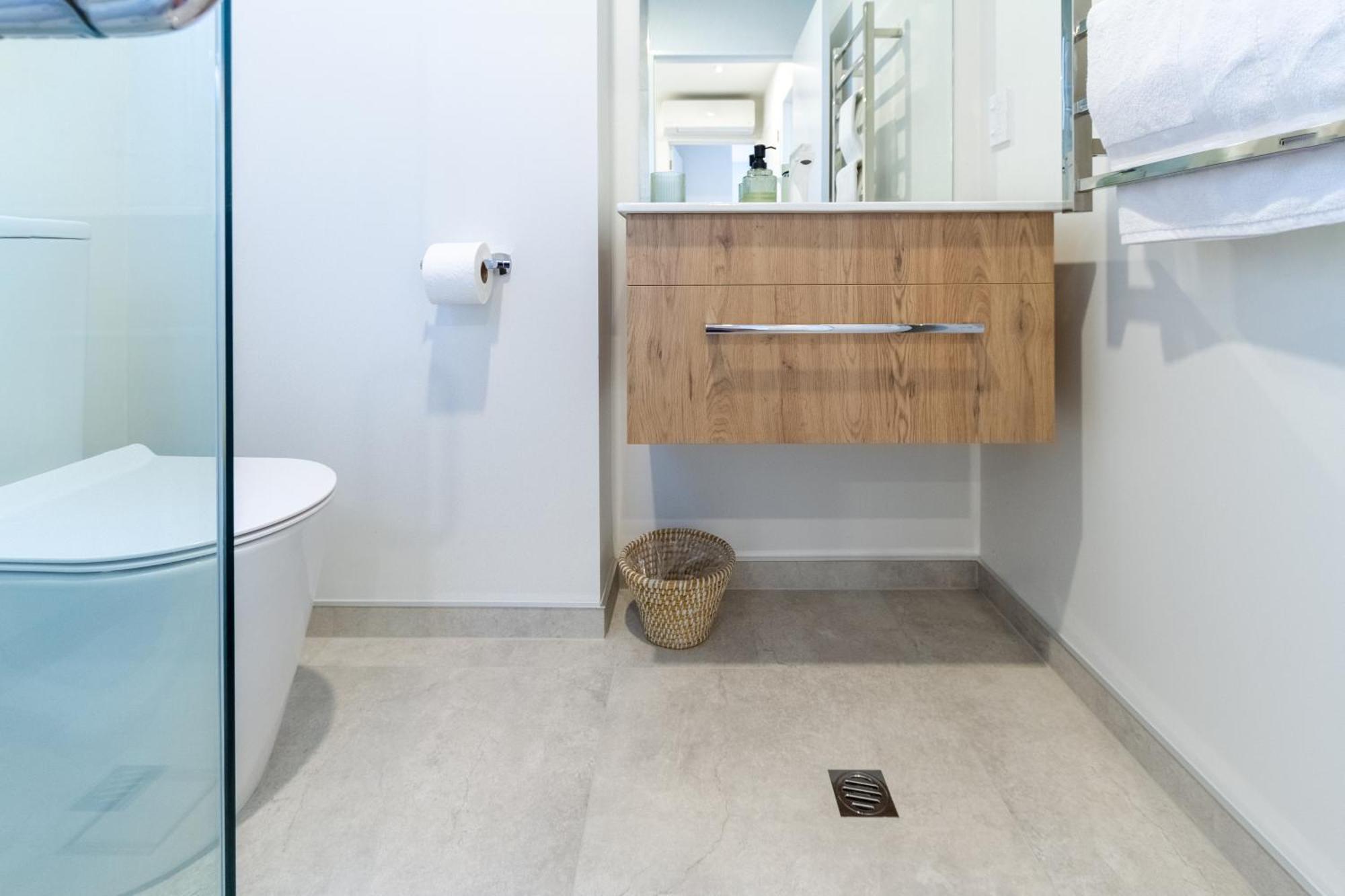 Merivale Gem: 2br Townhouse Oasis
