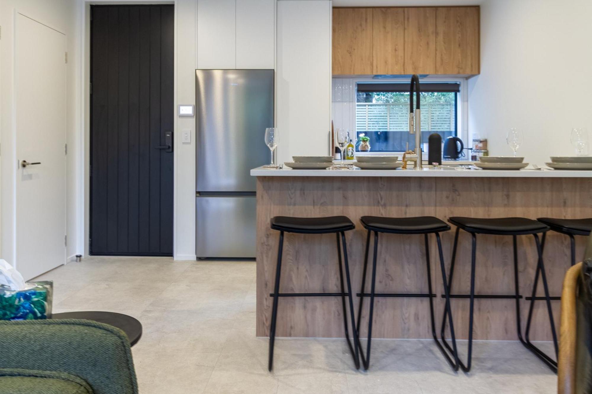 Merivale Gem: 2br Townhouse Oasis