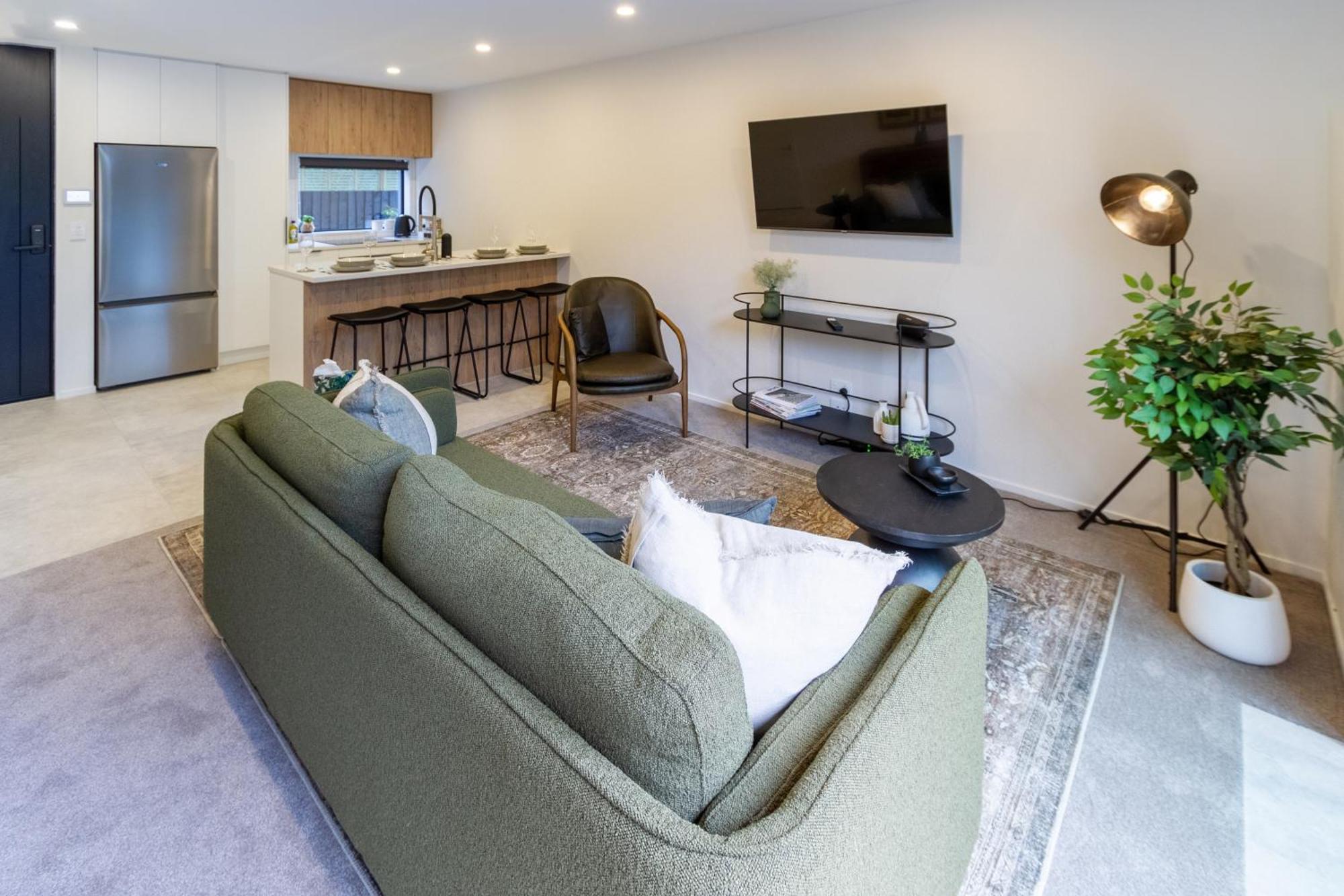 Merivale Gem: 2br Townhouse Oasis *