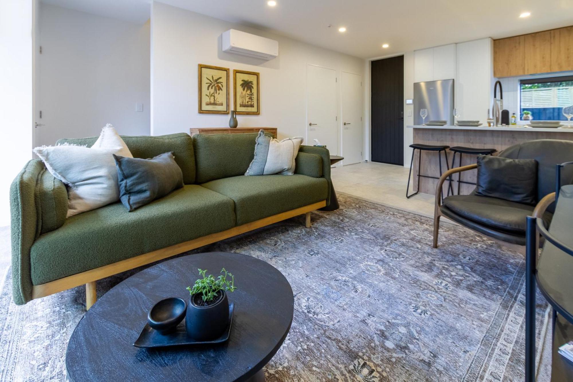 Merivale Gem: 2br Townhouse Oasis
