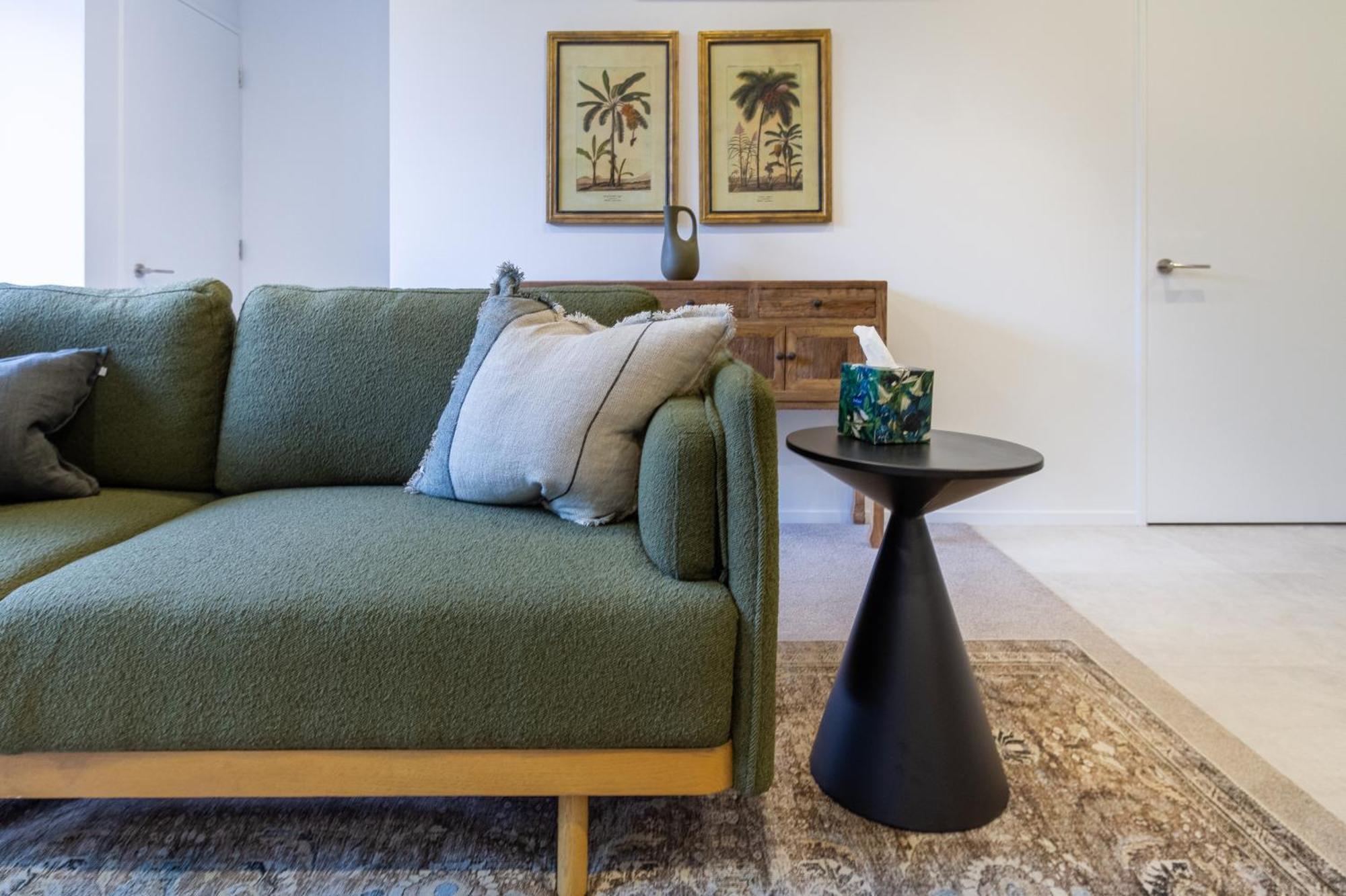 Merivale Gem: 2br Townhouse Oasis