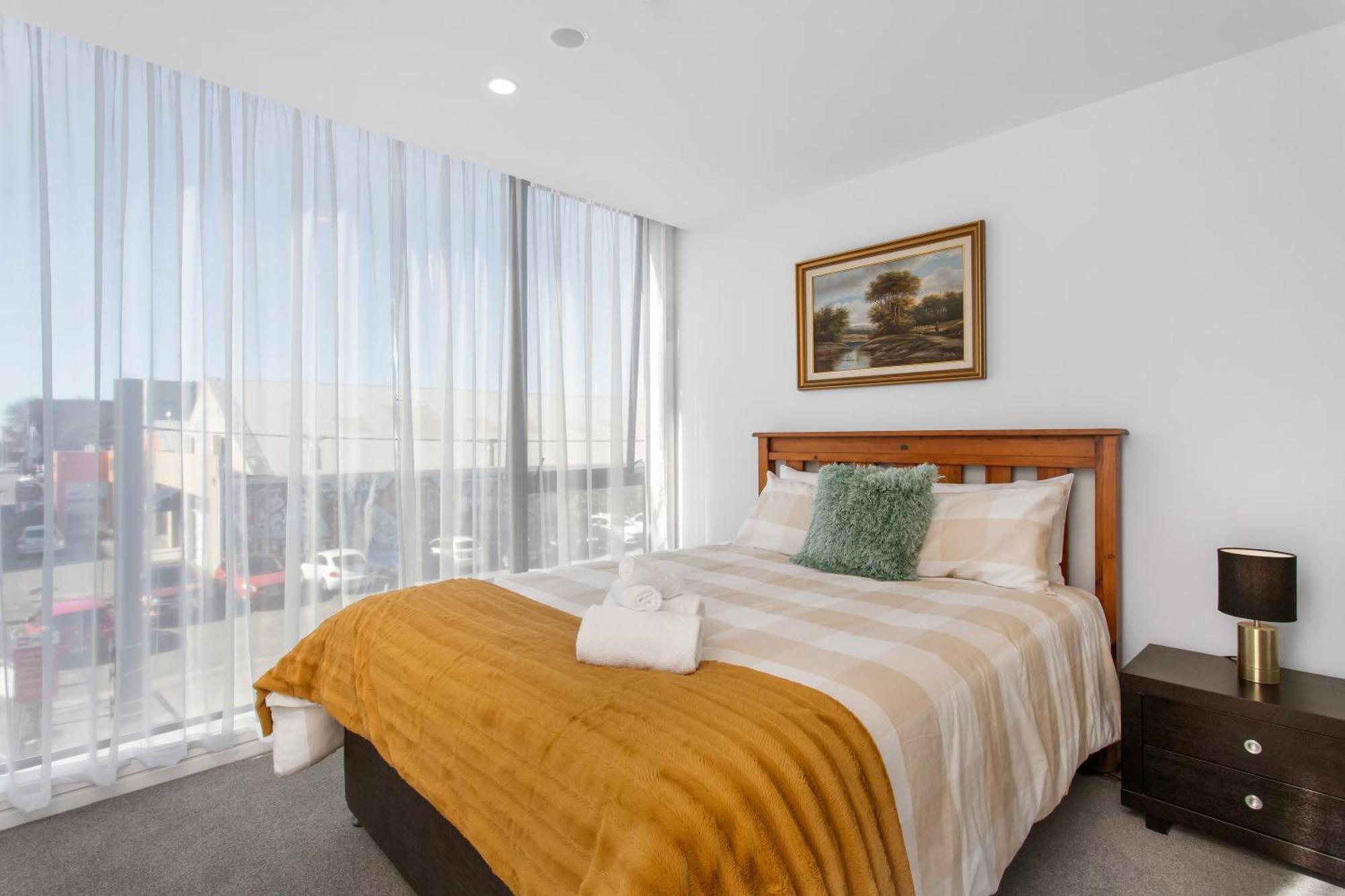 Heart Of The Cbd 2bdrms 2bthrms Secure Park *