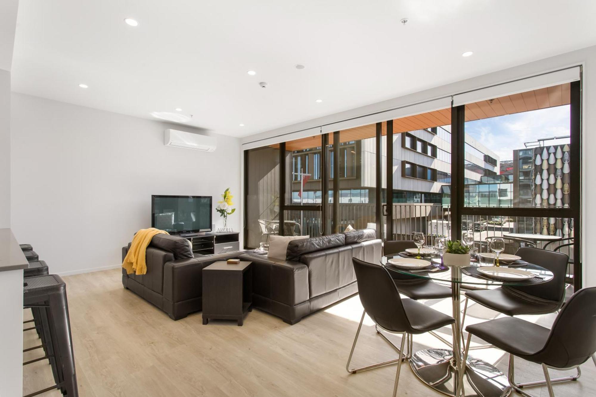 Heart Of The Cbd 2bdrms 2bthrms Secure Park Apartment *