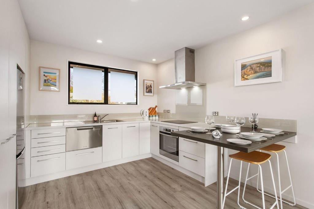 Honey For The Money Warm Sunny 10 Mins Cbd Apartment