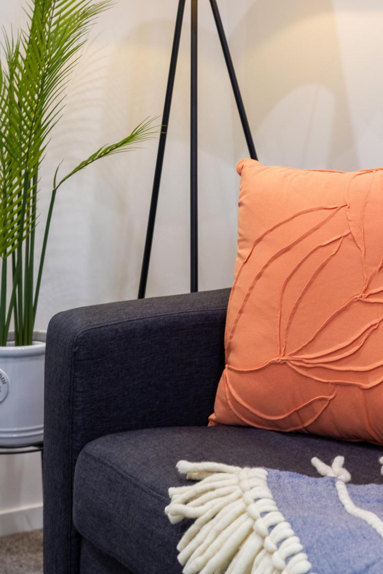 Luxury Living: 2-bedroom Retreat In * Christchurch