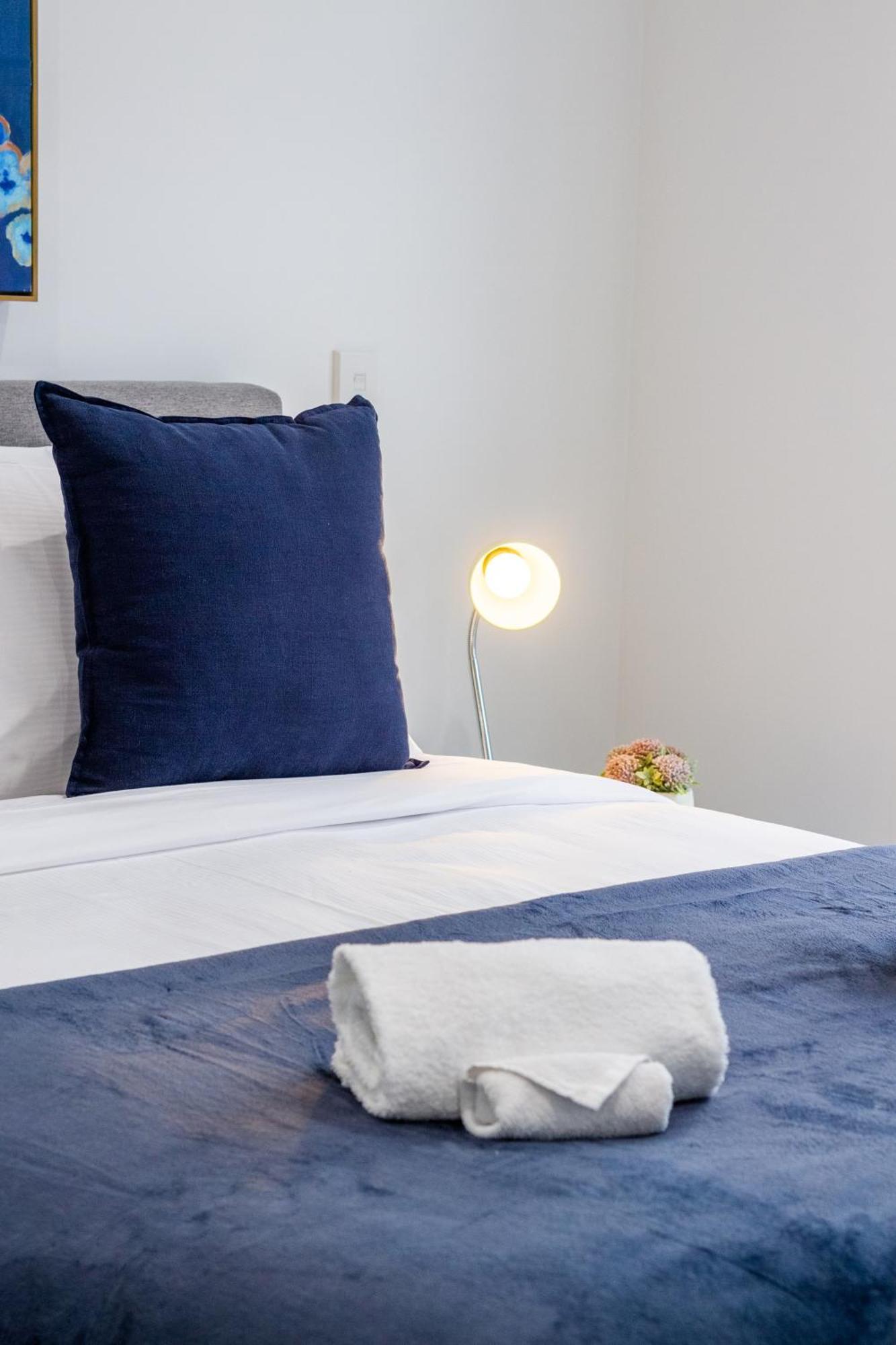 Luxury Living: 2-bedroom Retreat In * Christchurch