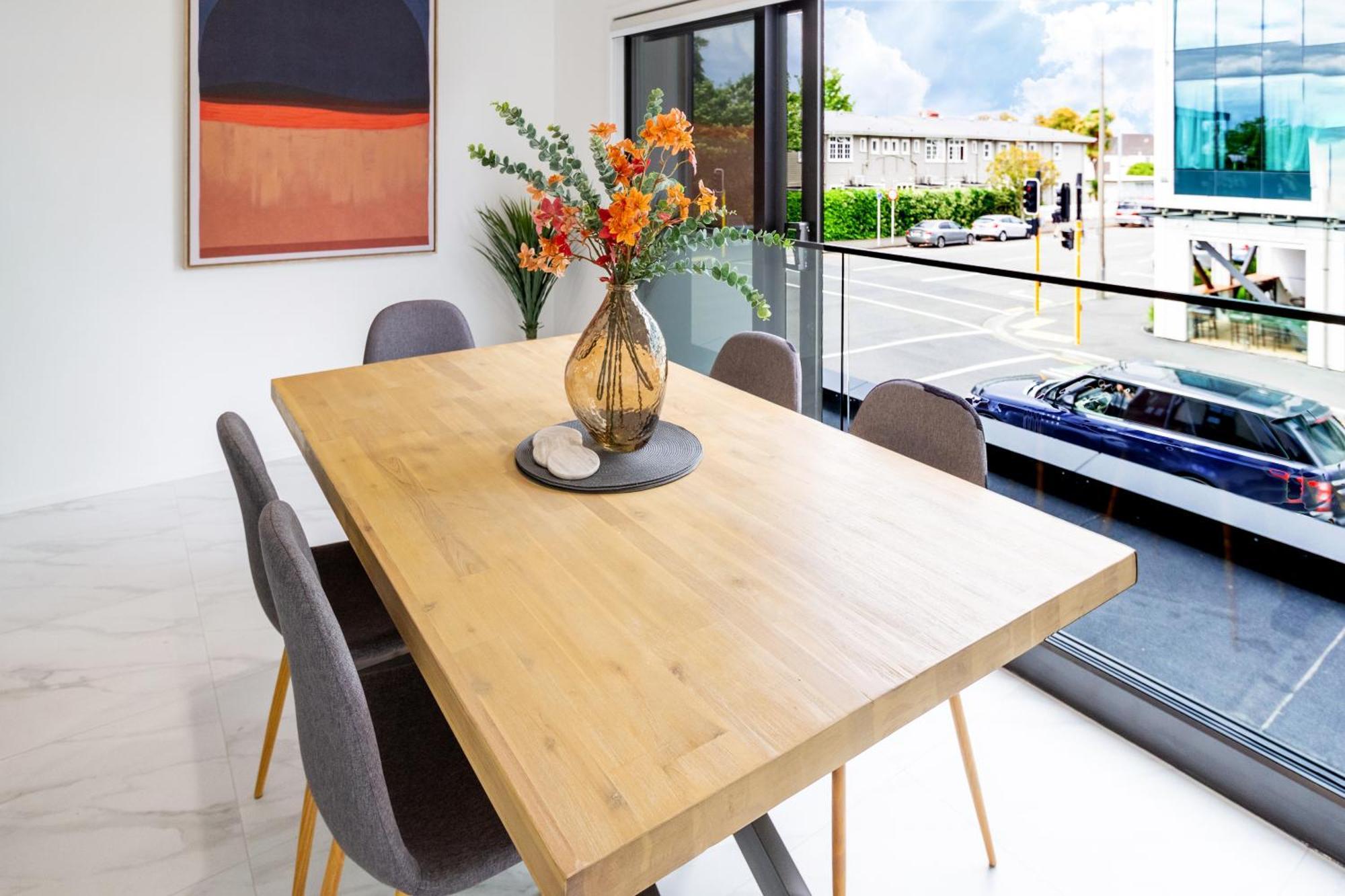 Luxury Living: 2-bedroom Retreat In Apartment Christchurch