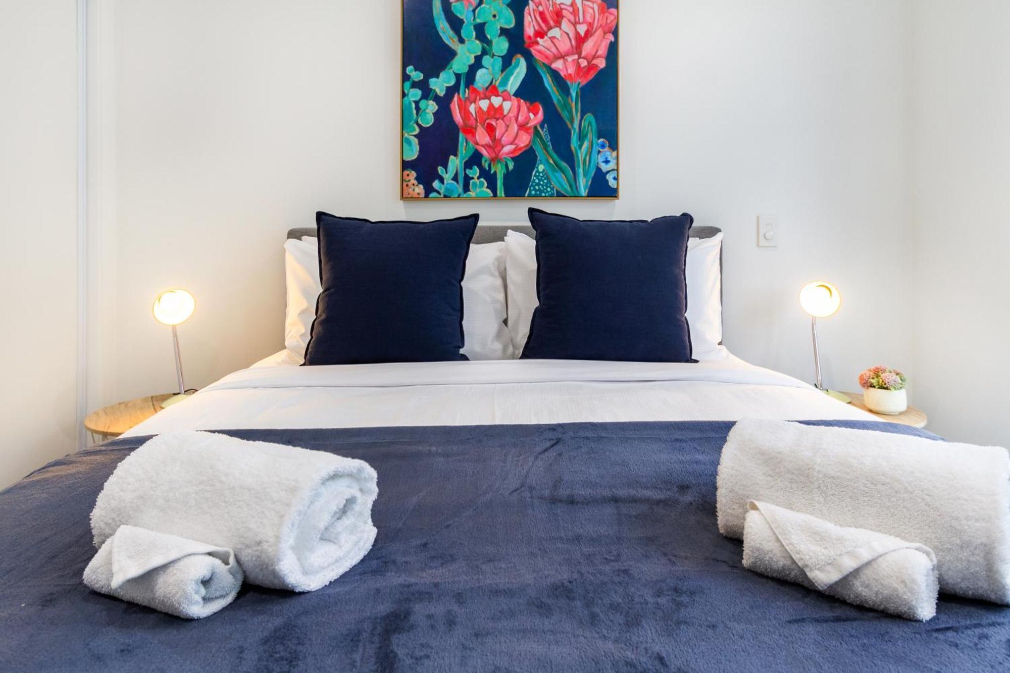 Luxury Living: 2-bedroom Retreat In Apartment *