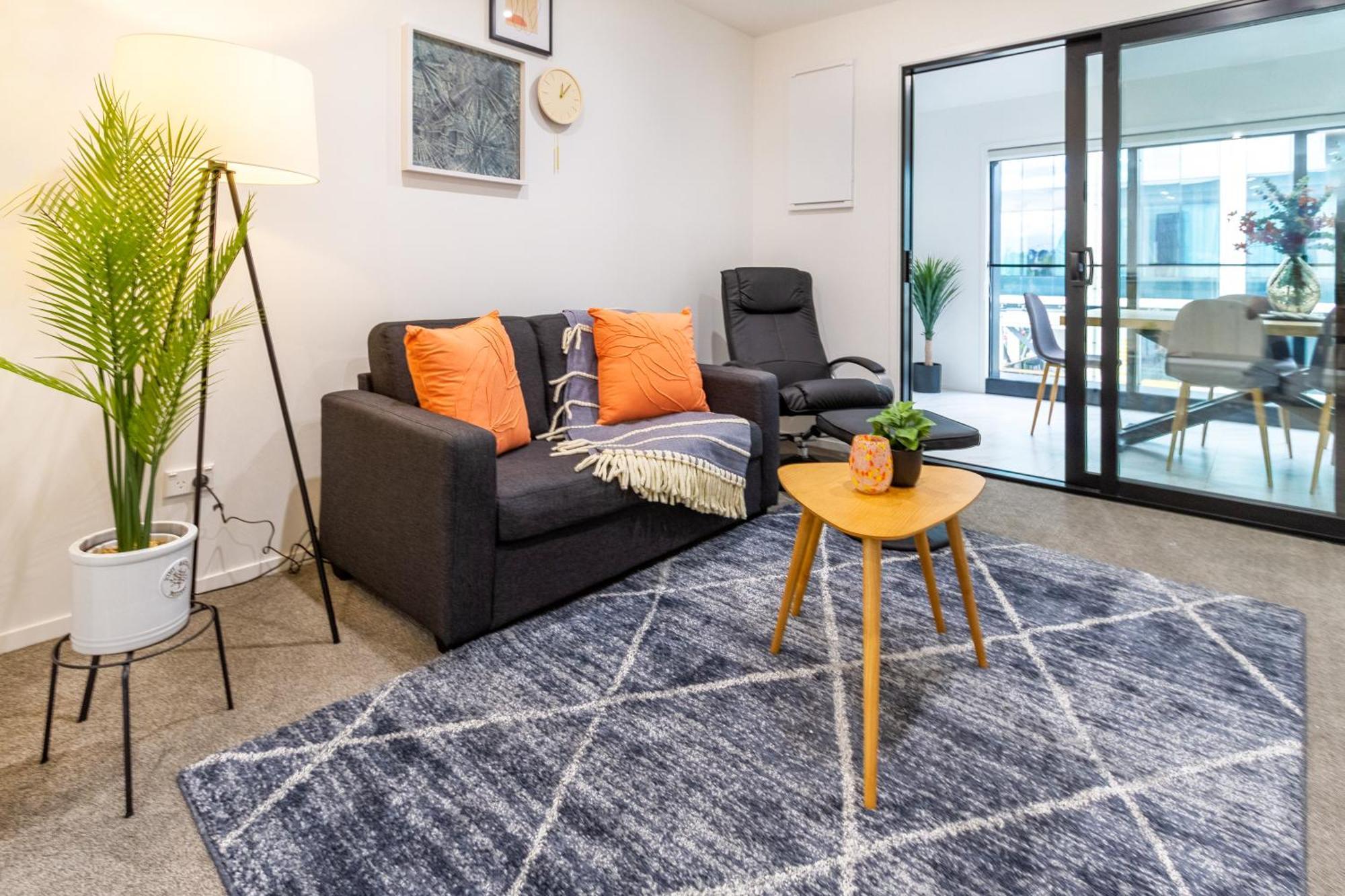 Apartment Luxury Living: 2-bedroom Retreat In