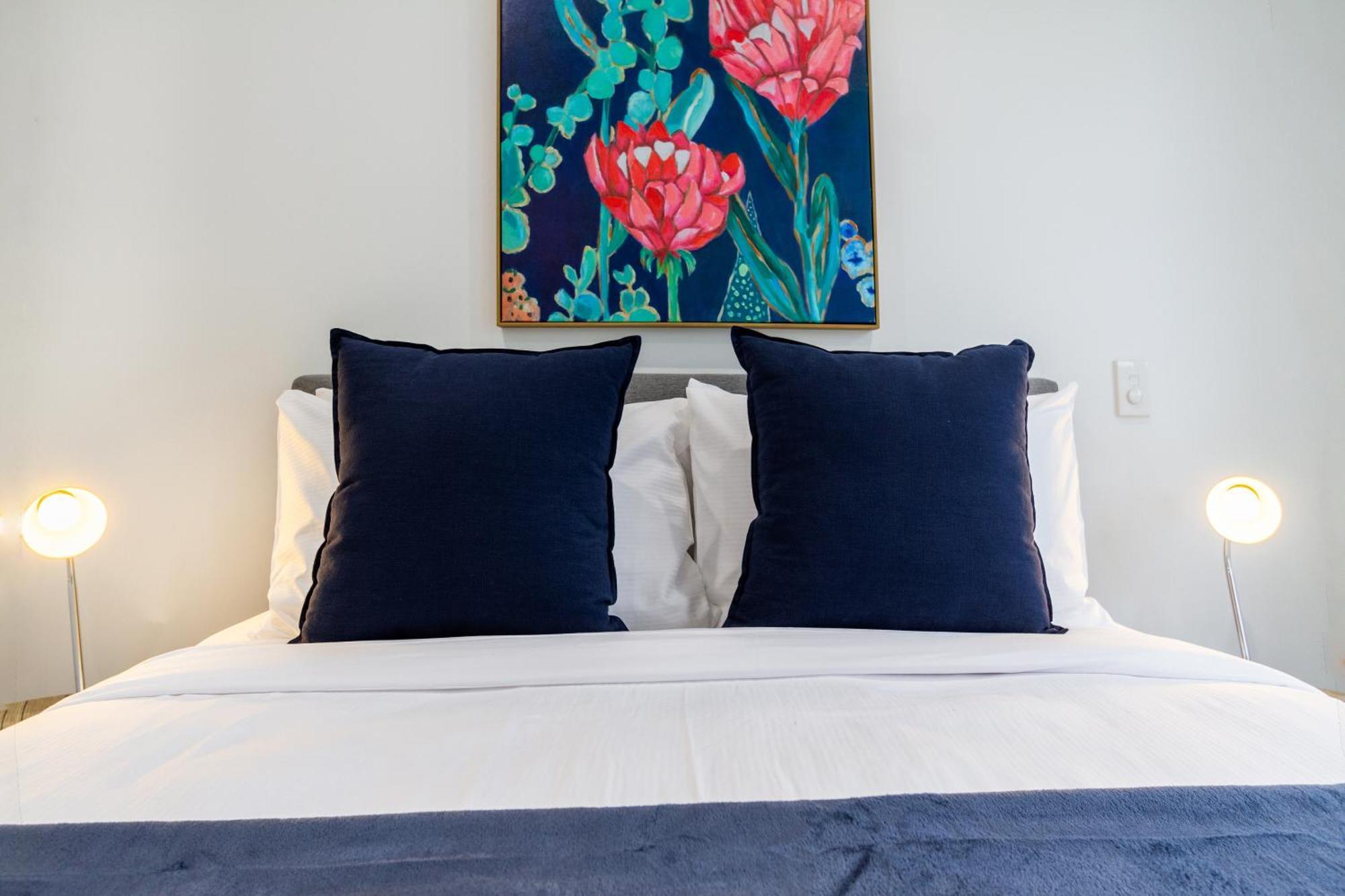Apartment Luxury Living: 2-bedroom Retreat In *