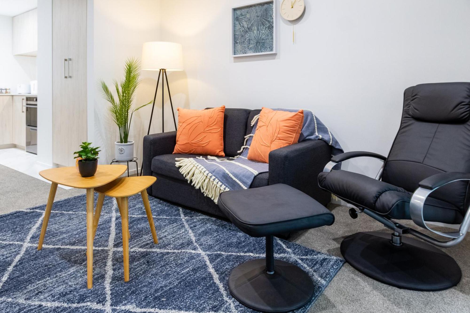 Luxury Living: 2-bedroom Retreat In Apartment *