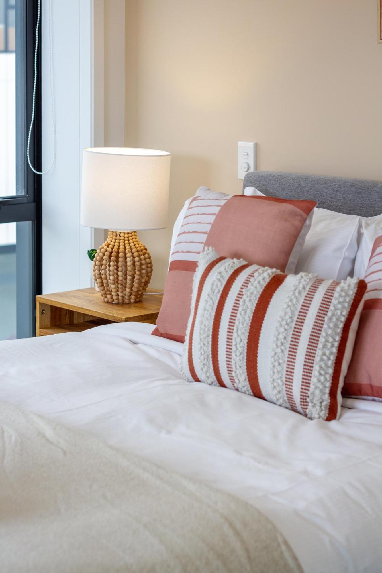 Modern Lifestyle: 2 Bedroom 1 Bath *