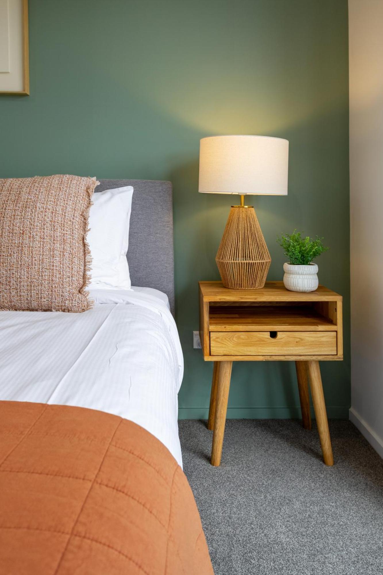 Modern Lifestyle: 2 Bedroom 1 Bath Apartment Christchurch