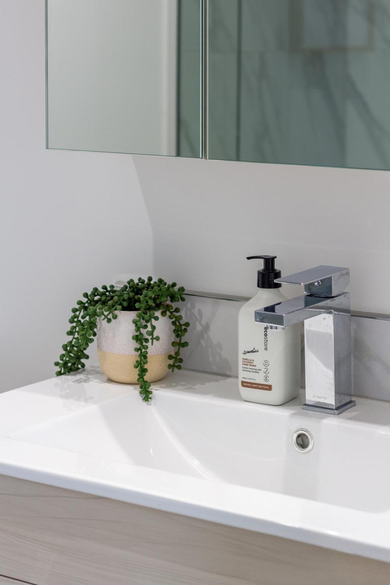 Modern Lifestyle: 2 Bedroom 1 Bath * Christchurch