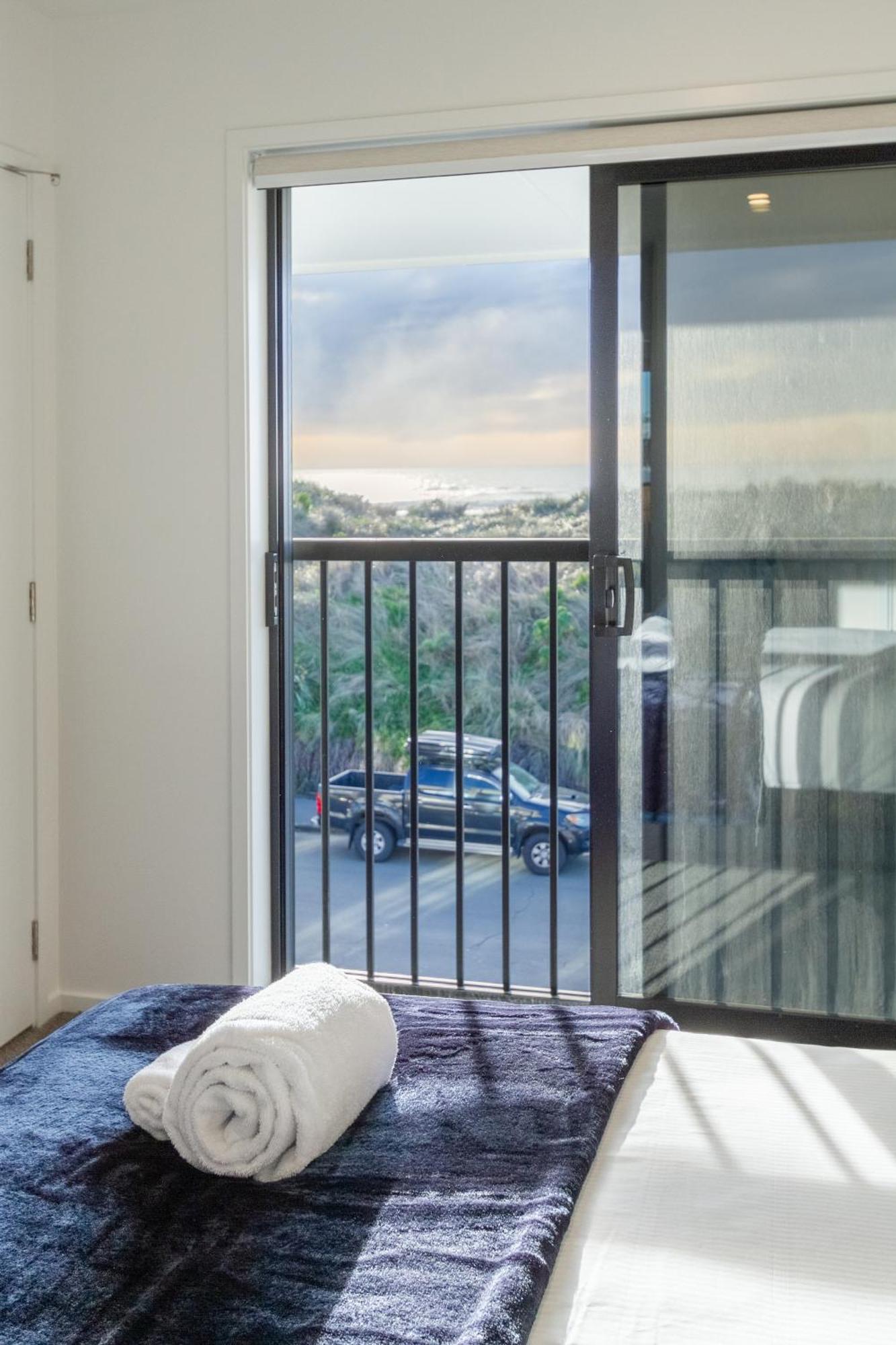 Apartment Beachfront 2br Retreat With Stunning Views Christchurch
