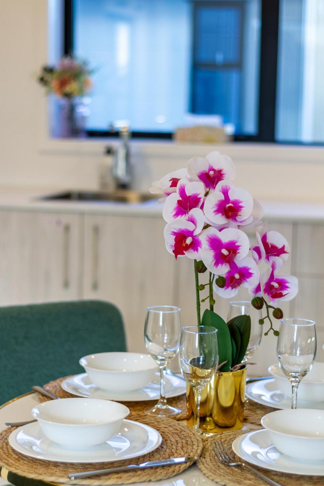 Apartment Beachfront 2br Retreat With Stunning Views Christchurch