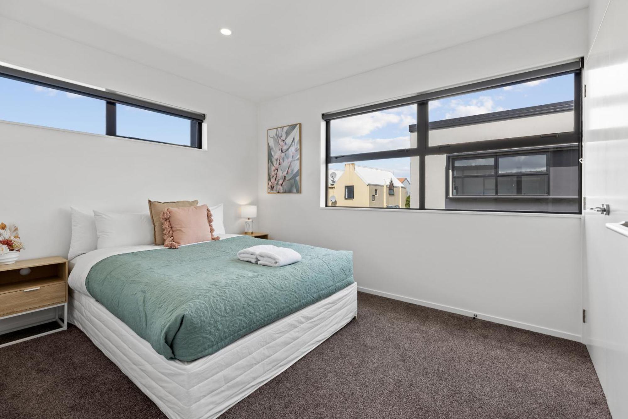 Peaceful Elegant Designated Park King Bed Apartment Christchurch