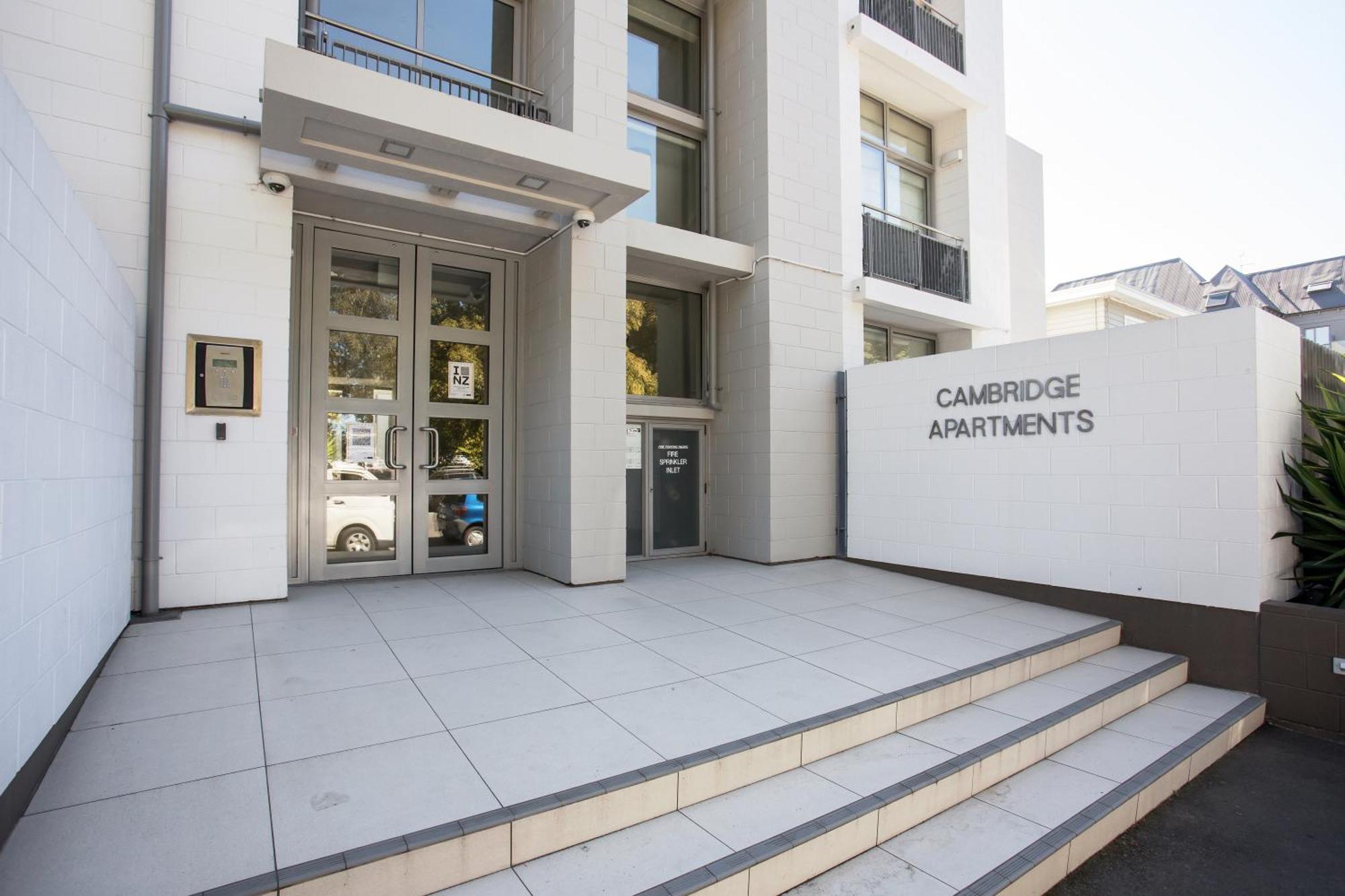 Apartment Executive Pad Free Basement Park Cbd 3 Mins