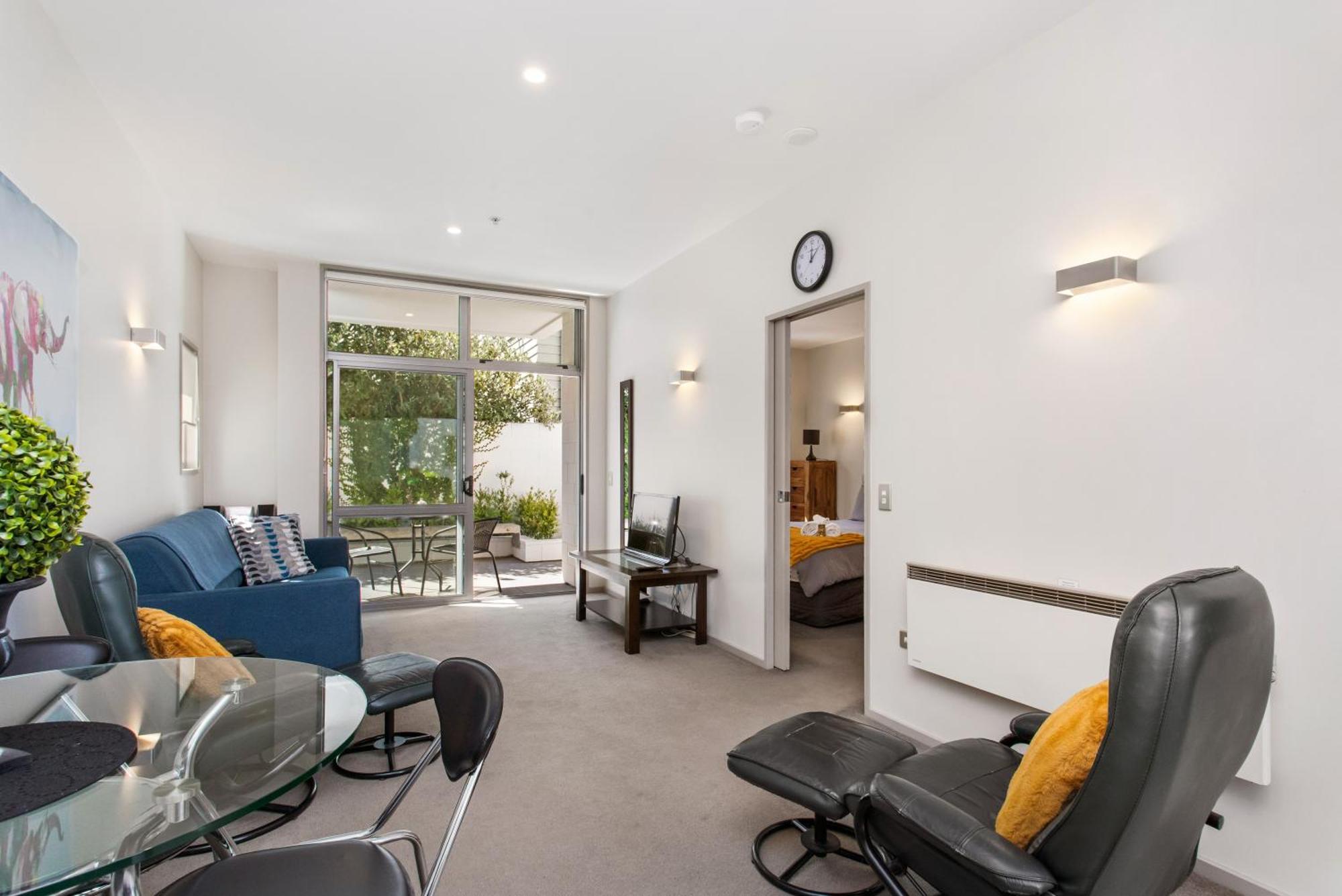 Apartment Executive Pad Free Basement Park Cbd 3 Mins